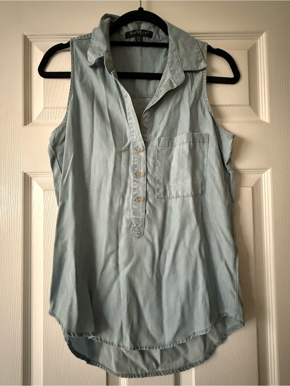 Velvet Heart Light Blue Sleeveless Chambray Pocket Henley Top